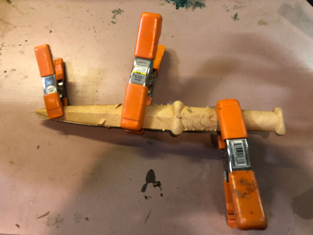 belt knife glueing