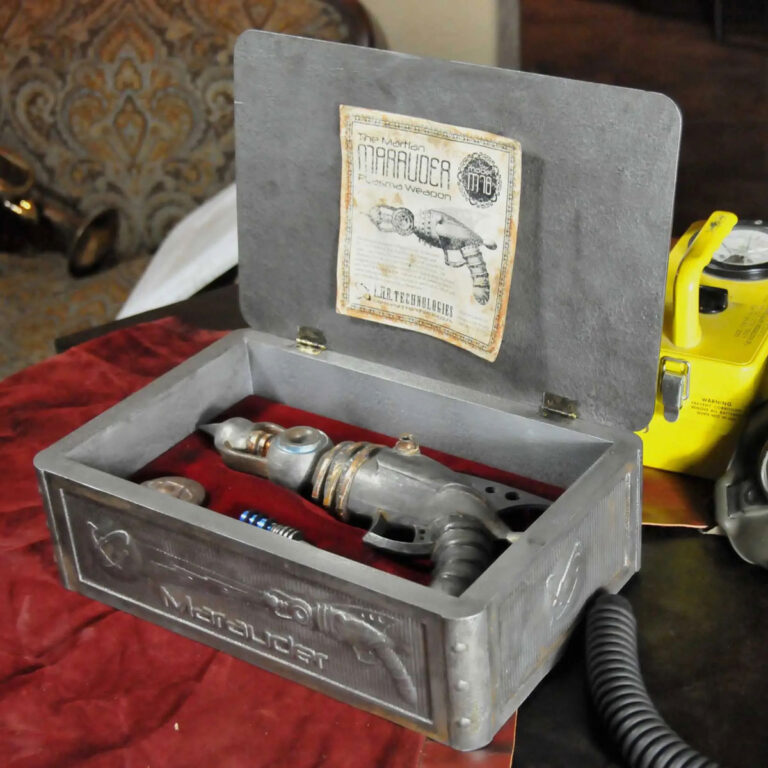 Retro Raygun with Display Box - Image 4