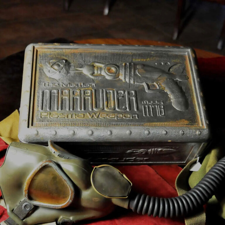 Retro Raygun with Display Box - Image 3