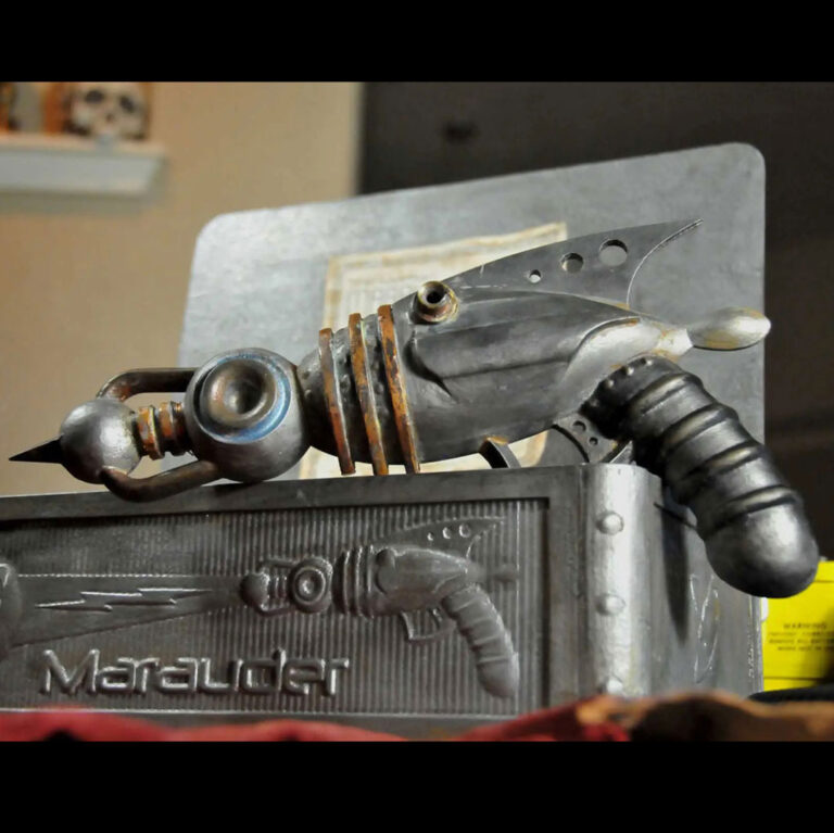 Retro Raygun with Display Box - Image 2