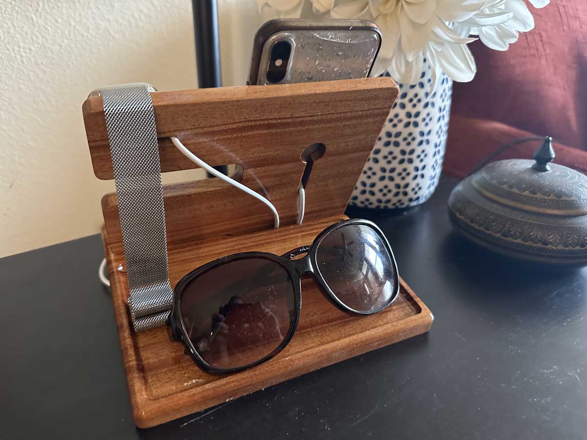 iPhone and iWatch Charging Dock - Image 2